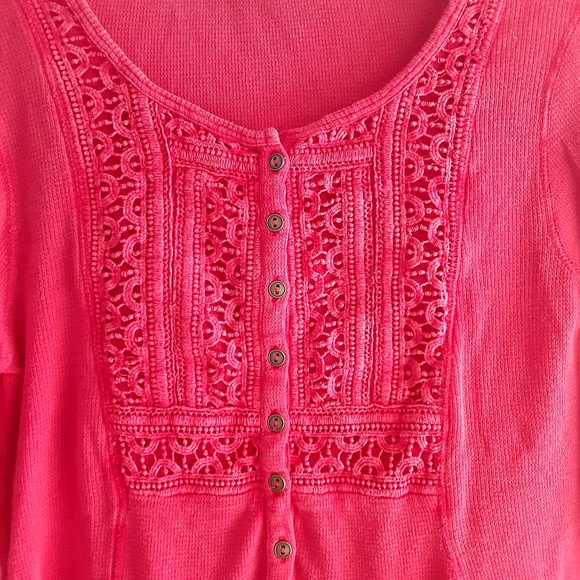 LUCKY BRAND Red EUC Medium Long Sleeves Scoop Neck Top - Picture 3 of 12